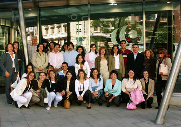 Foto de grupo del personal de las oficinas de atención al publico situadas en Rios Rosas